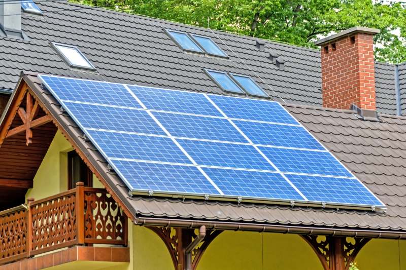 chauffagiste-LA VERDIERE-min_solar-panels-1477987